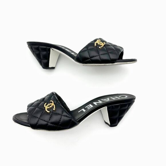CHANEL 2022 Black Quilted Leather Slide Heels Size 38.5 Interlocking CC Mules - Picture 8 of 14